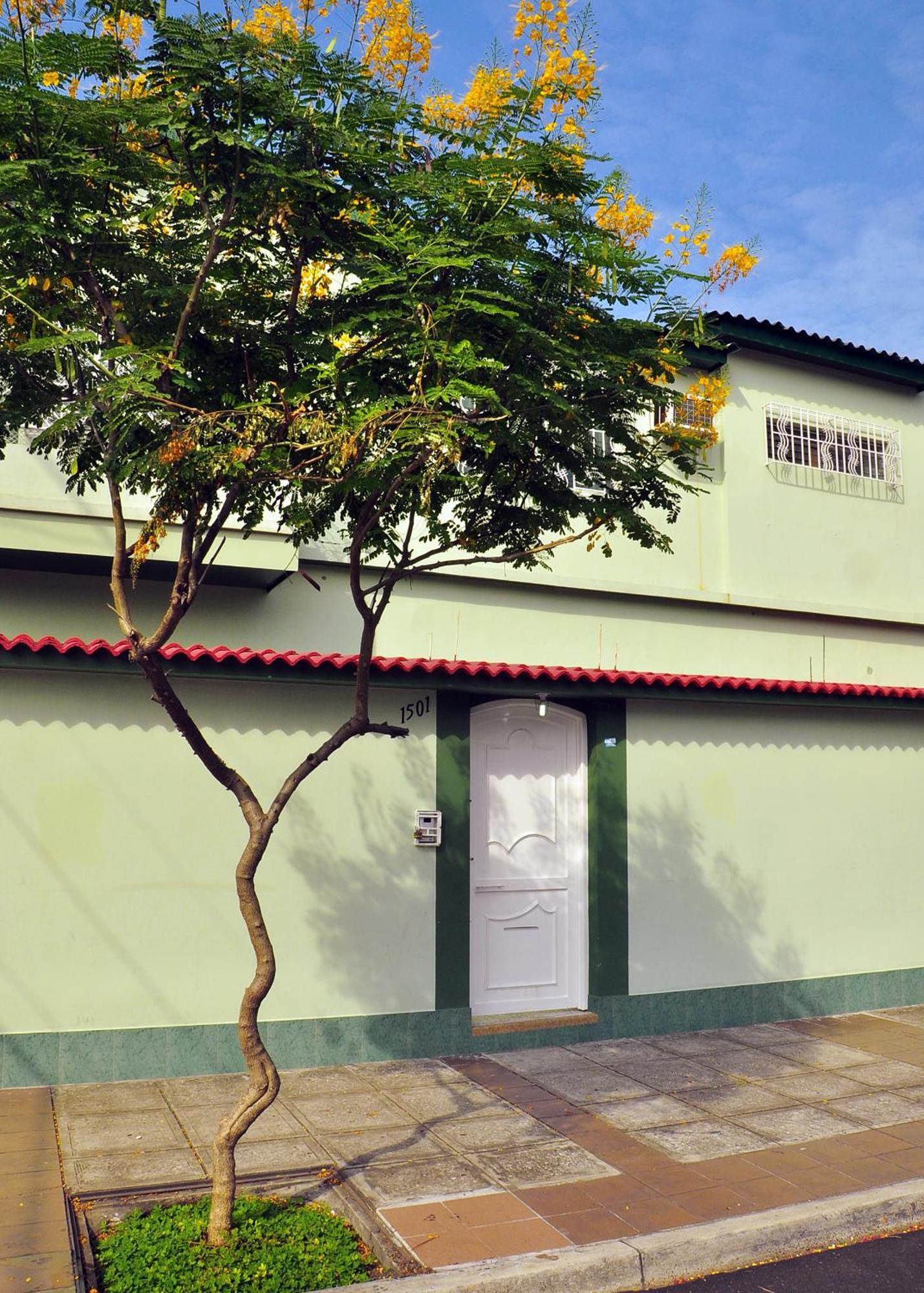 Hotel Jeshua Simmonds Guayaquil Esterno foto